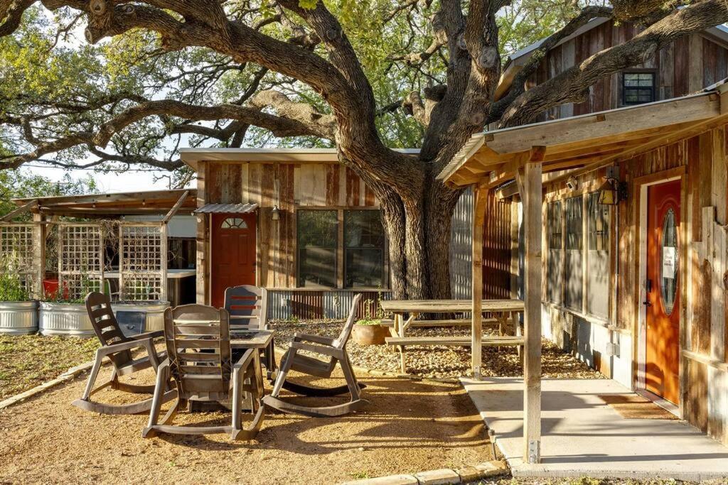 Villa Pet Friendly! Hot Tub, 2Mins From Main, Fire Pit Fredericksburg Exterior foto